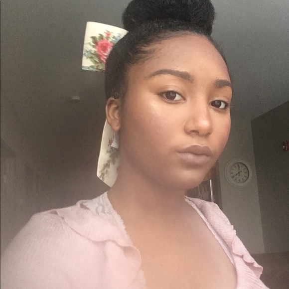 Meet your Posher, Alexis - Picture 2 of 4